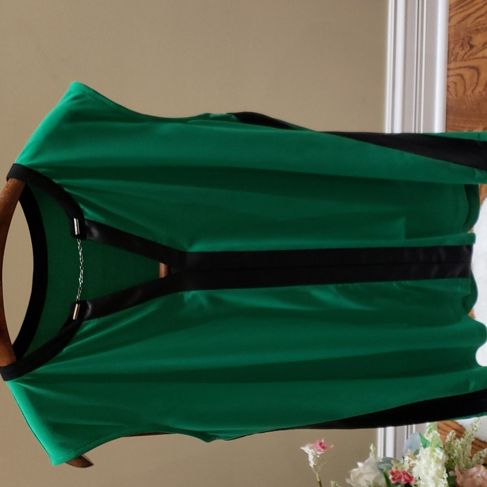 Nwot 1X Sleeveless top green with black vegan leather - Picture 2 of 13